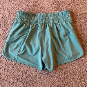 Lululemon Tracker v shorts 4”🍋